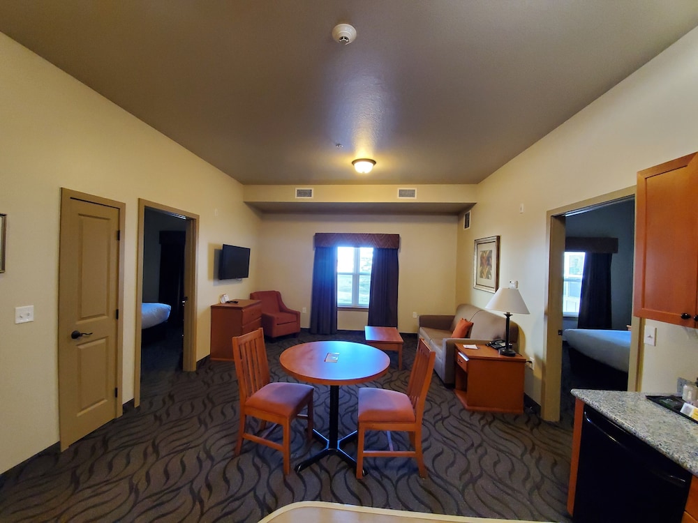 Clarion Hotel & Suites Williston - photo 14