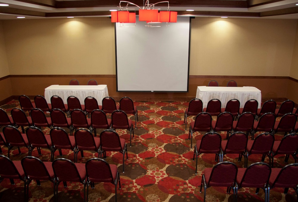 Hilton Garden Inn Milwaukee Airport - photo 48