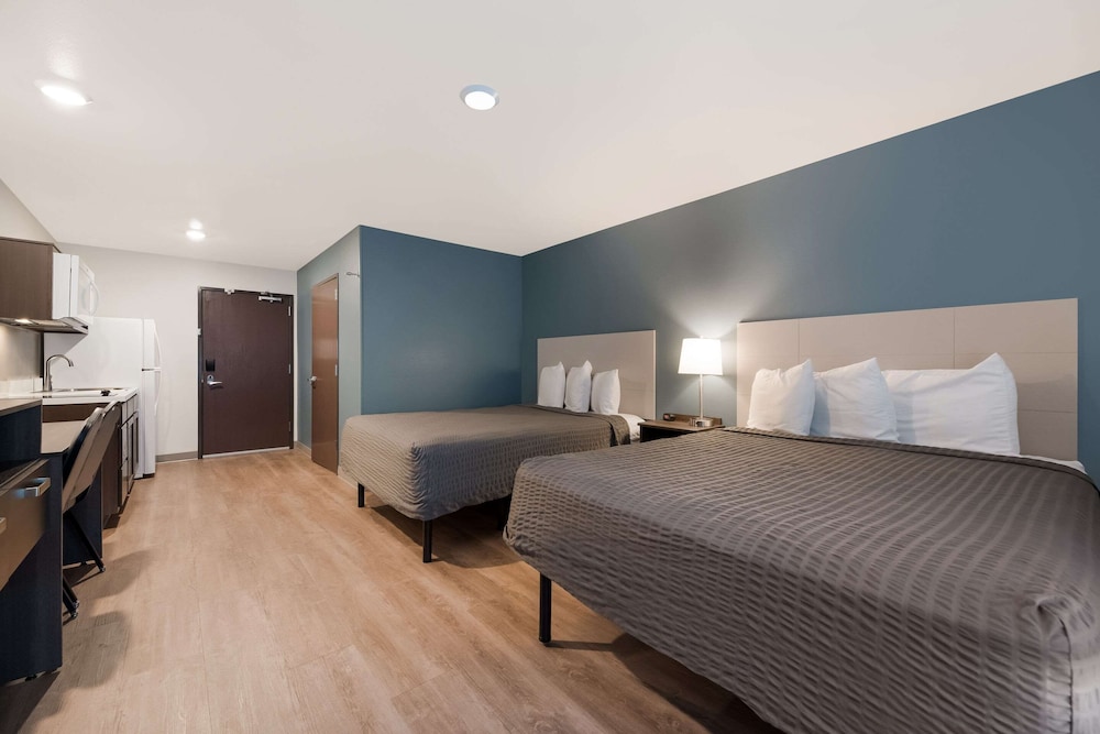 WoodSpring Suites Phoenix Deer Valley - photo 13