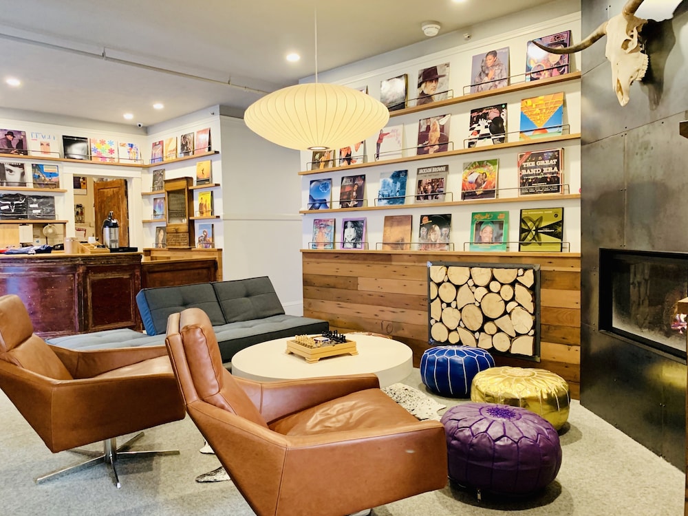 Norblad Hotel - carbon neutral hotel in Astoria
