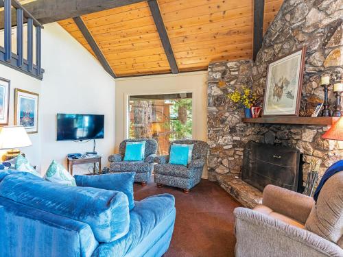 Enjoy the brilliant views of Lake Tahoe from this mountainside Cabin