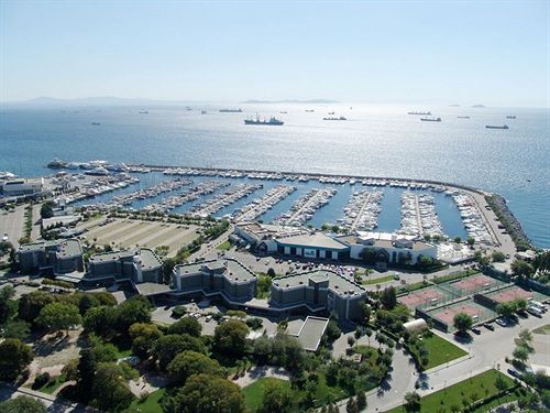 Atakoy Marina Hotel