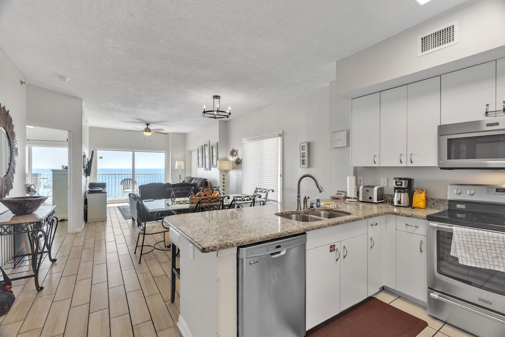 Stunning Oceanfront Condo with Resort Amenities condo - photo 14