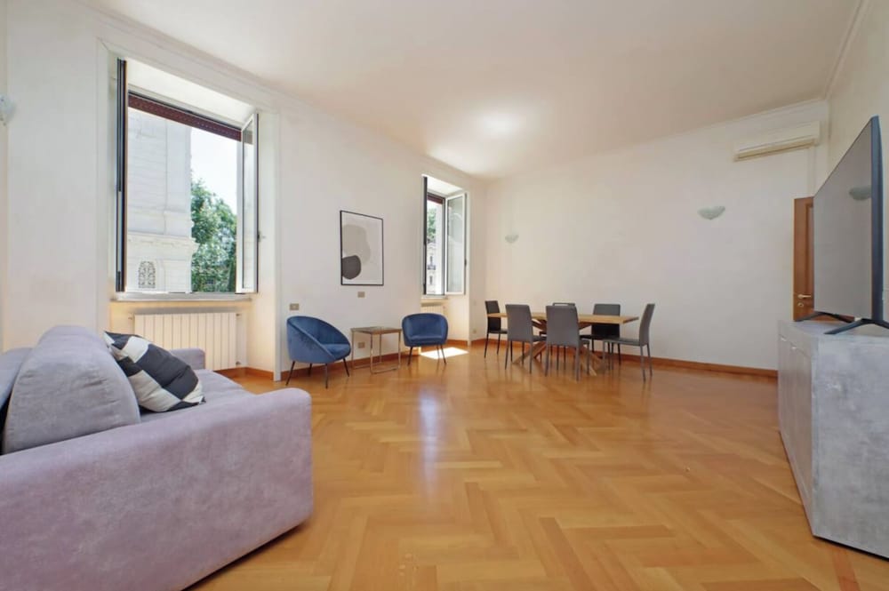 Flatinrome Exclusive Historic Ghetto — 4-Star Luxury Hotel in Rome, Italy