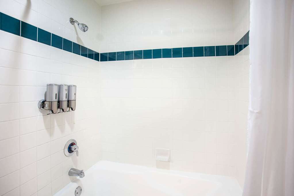 Azure Hotel & Suites Trademark Collection by Wyndham - photo 17