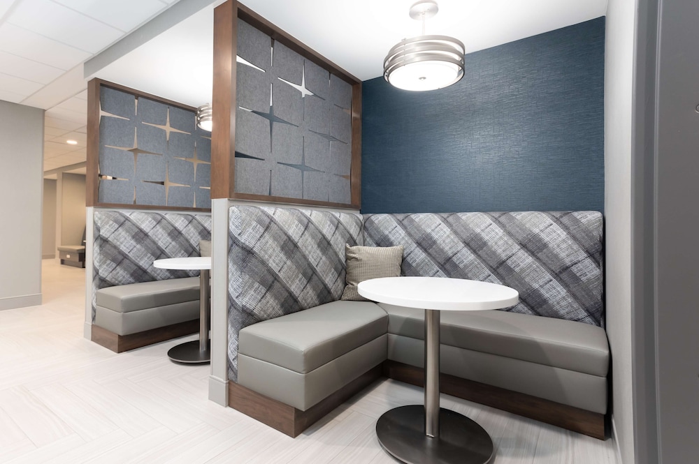 Hampton Inn & Suites by Hilton Santa Rosa Sonoma Wine Country - photo 47