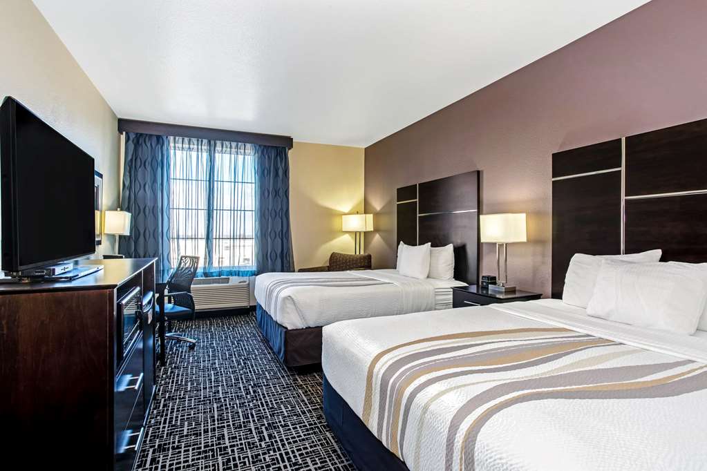 La Quinta Inn & Suites by Wyndham Denver Gateway Park - photo 25