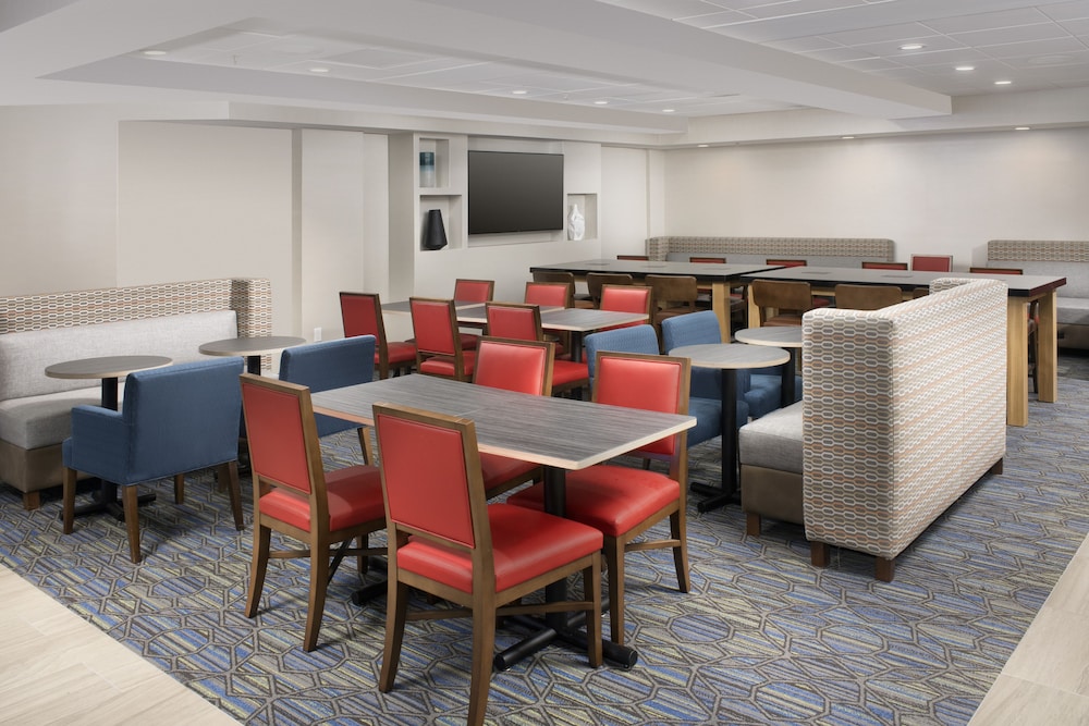 Holiday Inn Express & Suites Baltimore BWI Airport North by IHG - photo 18