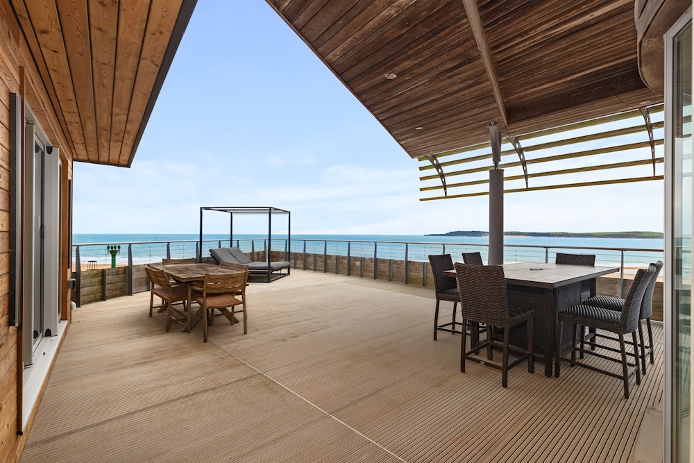 Sea Breeze Spectacular Sea Views — 4-Star Luxury Hotel in Tenby, United Kingdom