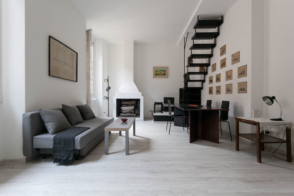 Amedei Apartment int 7 — 4-Star Luxury Hotel in Milan, Italy