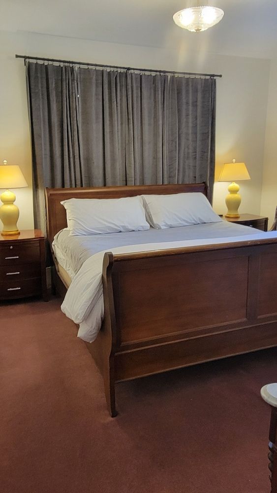 The Elizabeth Inn and Restaurant - photo 11