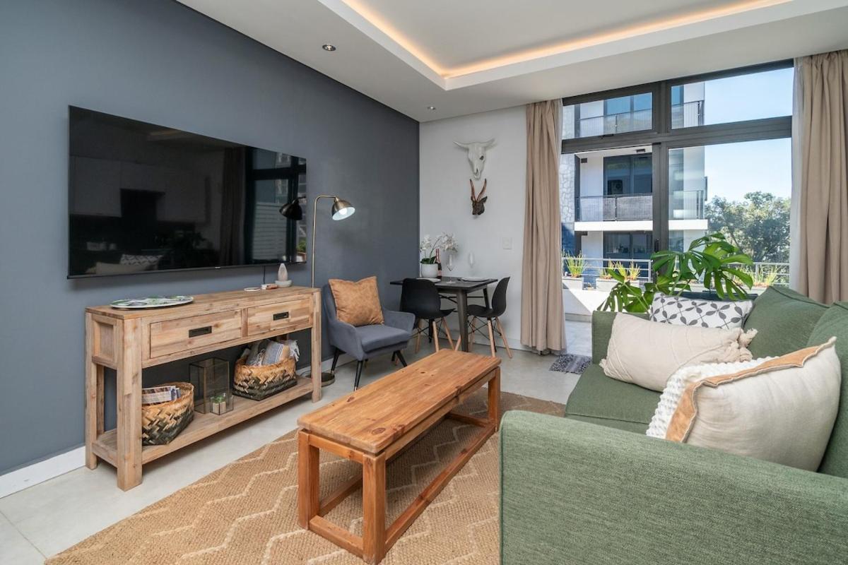 Stylish Green Point Apartment