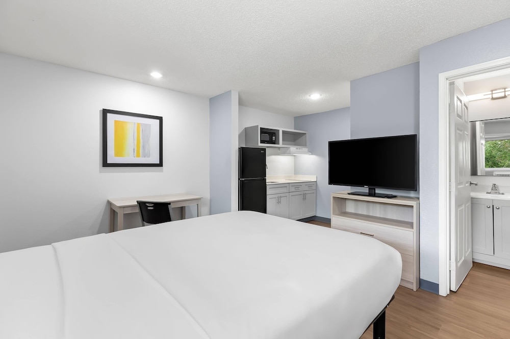 Birch Hill Suites Lakeland - photo 15