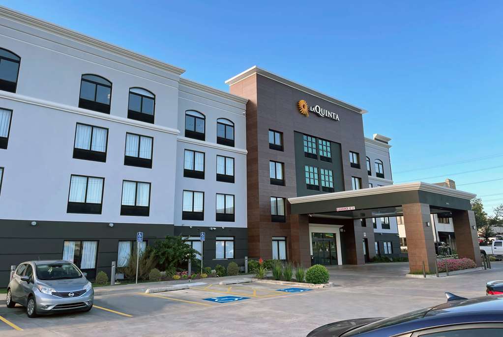 La Quinta Inn & Suites by Wyndham Tulsa Midtown in Tulsa, United States