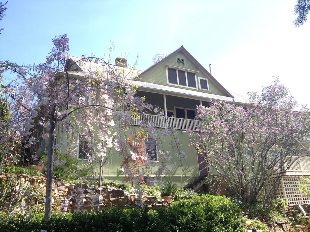 Barretta Gardens Inn - carbon neutral hotel in Sonora