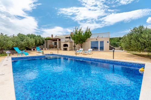 Vila Maslinica — 4-Star Luxury Hotel in Pucisca, Croatia