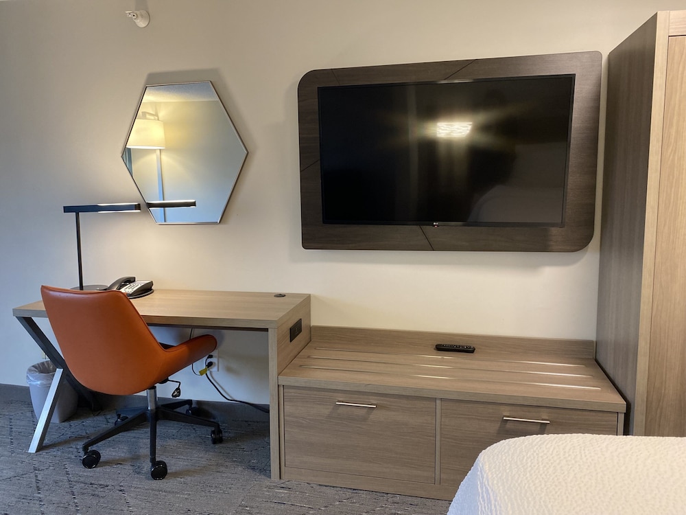 Holiday Inn Express Hotel & Suites Plymouth by IHG - photo 10