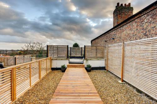The Penthouse Allocated Parking with City Views