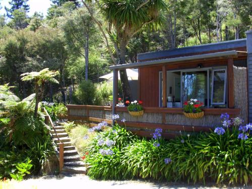 Cabbage Tree Chalet — 4-Star Luxury Hotel in Takaka, New Zealand
