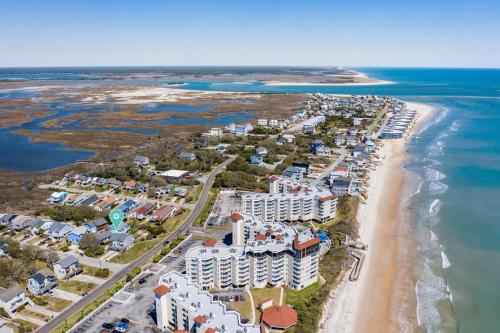 Stunning Second Row Duplex Easy Beach Access Pet friendly - carbon neutral hotel in Unknown City