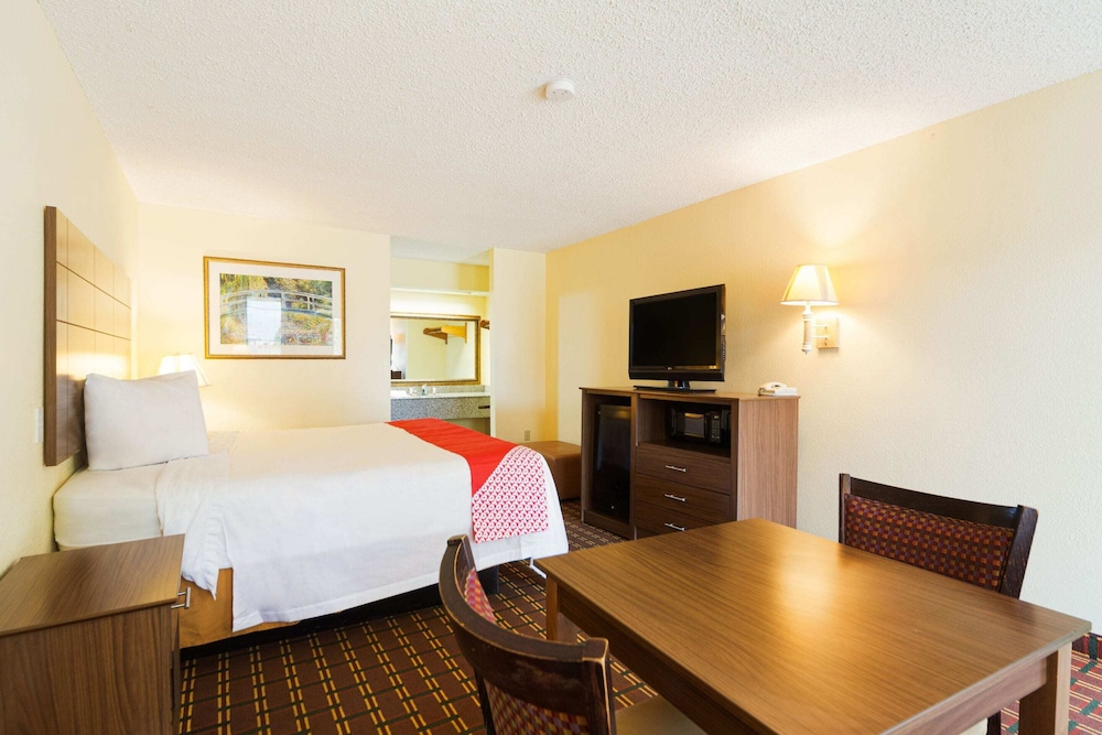 Days Inn by Wyndham Atmore - photo 12