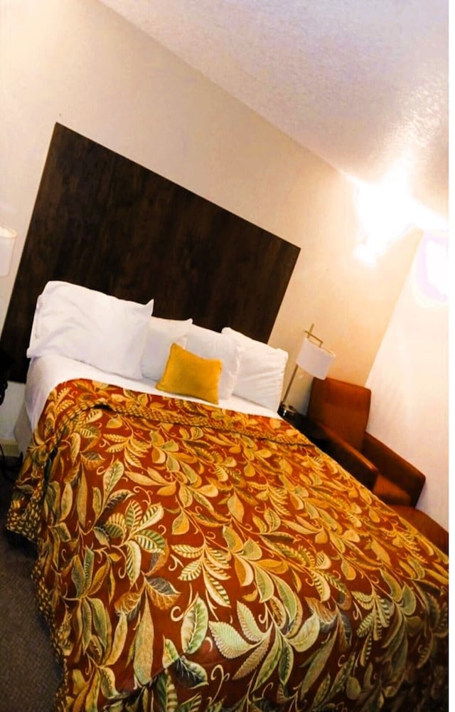 Hometown Inn By Oyo Lakin Ks - photo 4