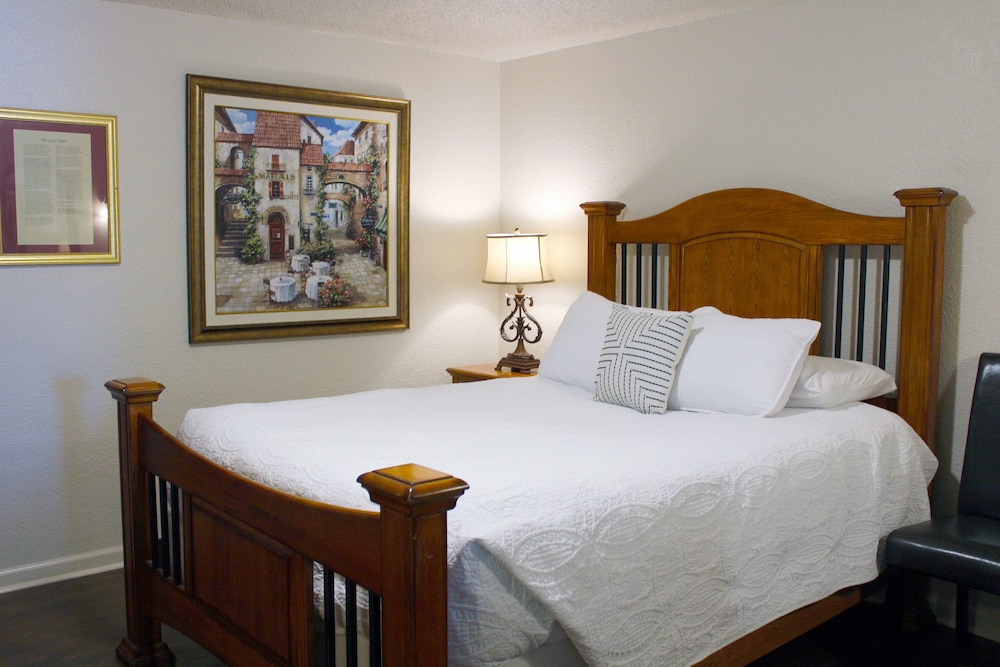 Silverton Inn & Suites - photo 17