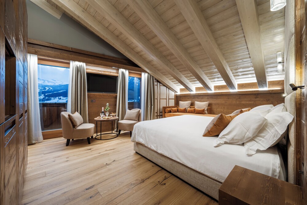 Casa Guargne' — 4-Star Luxury Hotel in Cortina D'ampezzo, Italy
