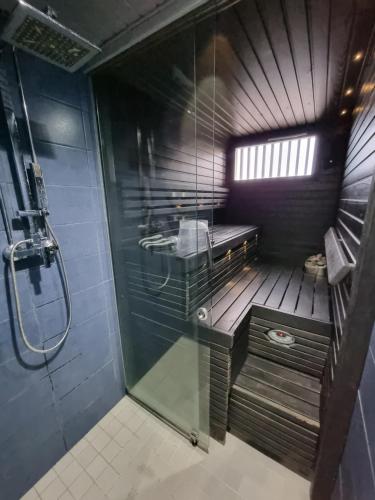 Central Gem with Sauna Big two room apartment FREE PARKING — 4-Star Luxury Hotel in Tampere, Finland