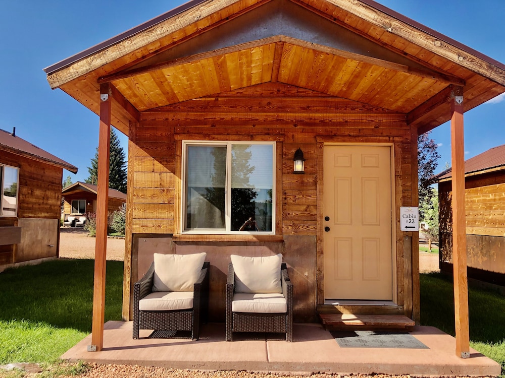 Mountain Ridge Cabins And Lodging 6304073 — Hatch