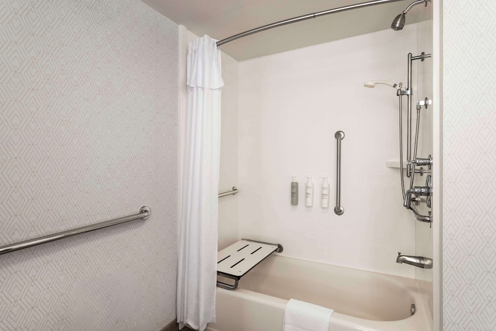 Hampton Inn Columbia Downtown Historic District - photo 18