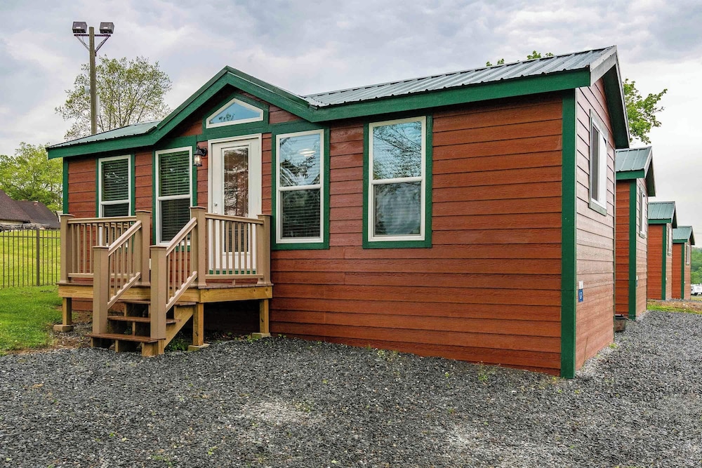 Circle M RV & Camping Resort Caravan Park - photo 16