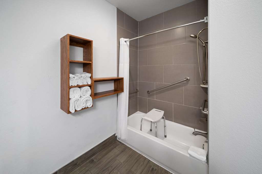 Days Inn & Suites by Wyndham Lubbock Medical Center - photo 45