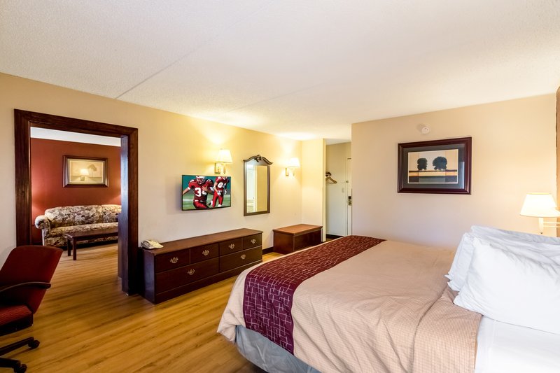 Red Roof Inn & Suites Terre Haute - photo 41