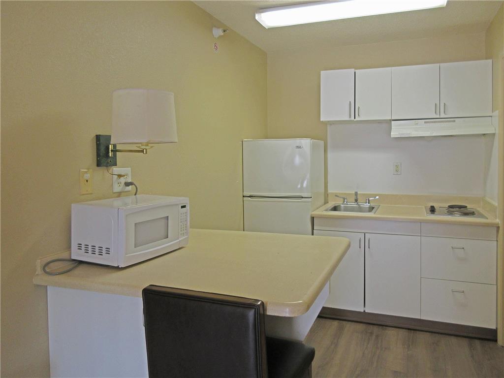 Suburban Studios Raleigh Crabtree Valley - photo 16