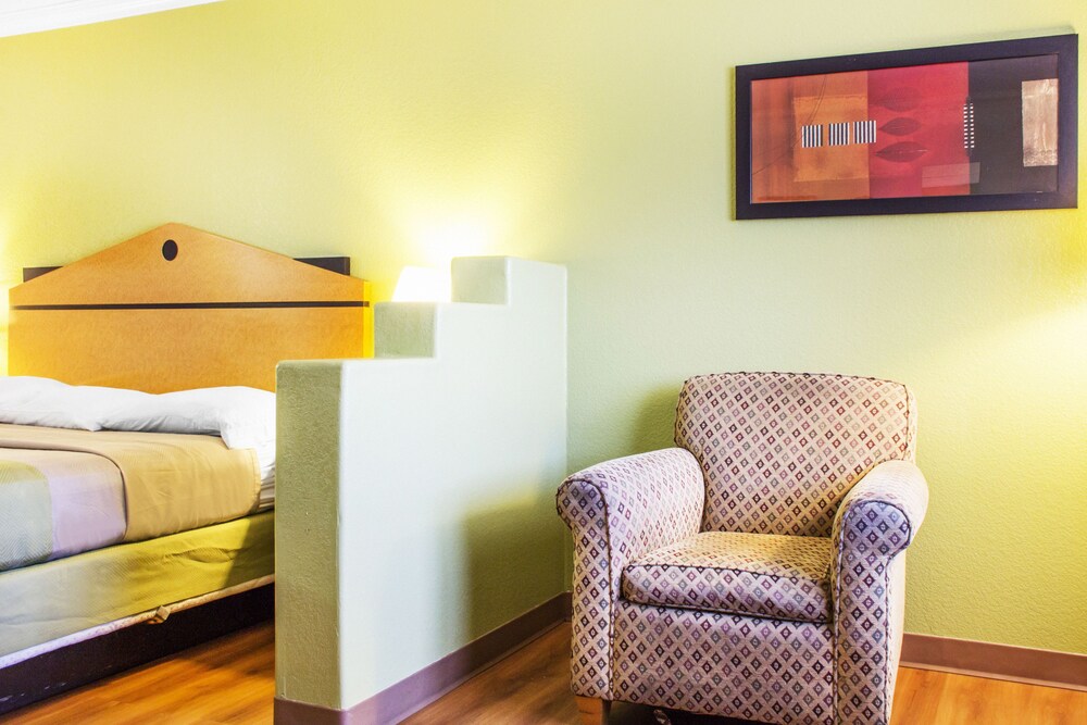 Apache Inn - photo 8