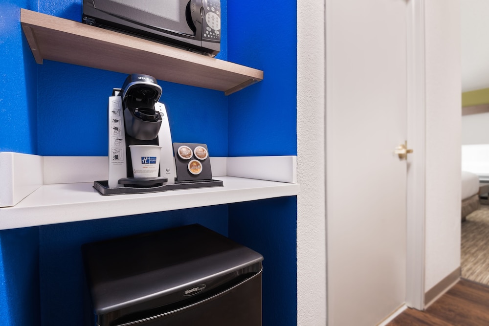 Holiday Inn Express & Suites Columbus Airport East by IHG - photo 23