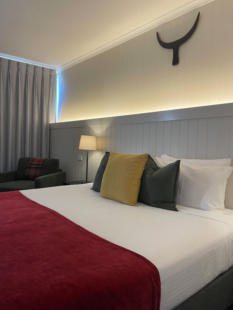 The Black Bull Motel — hotel in Traralgon