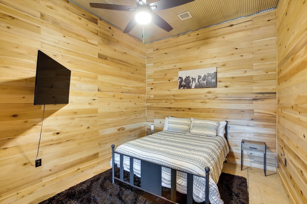 Burkesville Cabin 3 Mi to Dale Hollow Lake — 4-Star Luxury Hotel in Burkesville, United States