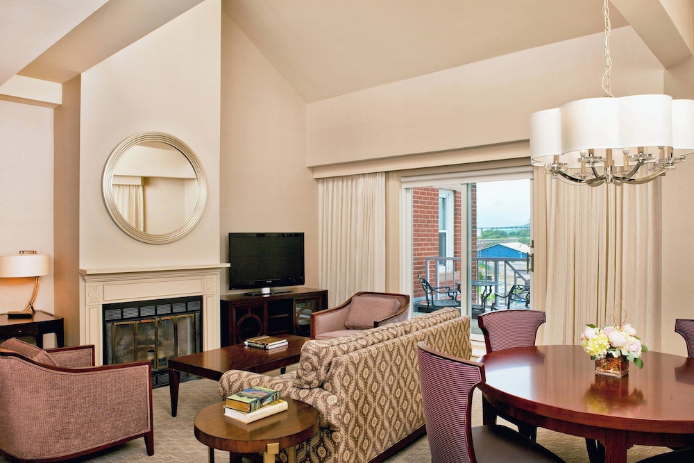Sheraton Portsmouth Harborside Hotel - photo 13