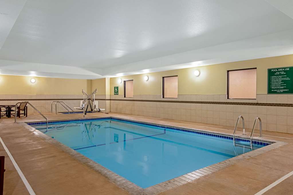 La Quinta Inn & Suites by Wyndham Gillette - photo 8