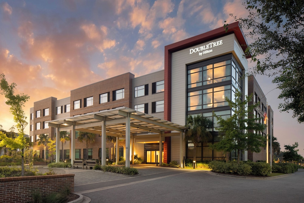 DoubleTree by Hilton Charleston Riverview in Charleston, United States