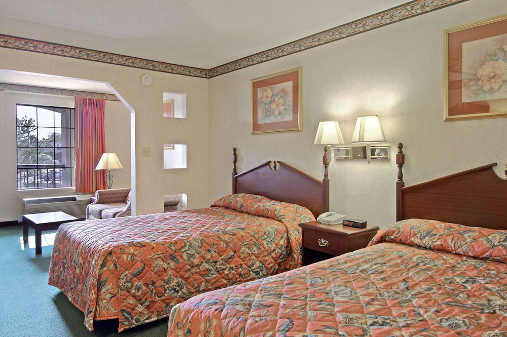 Days Inn & Suites by Wyndham Fort Valley - photo 18