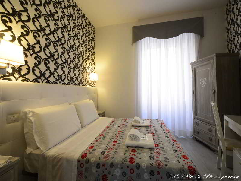 Cola Vatican Rooms