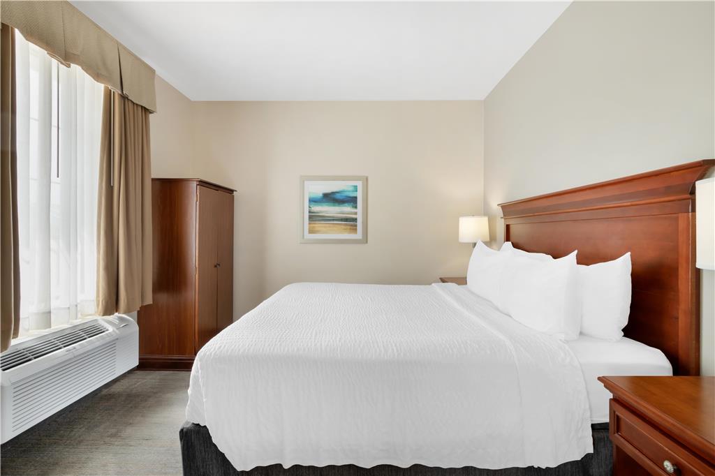 Best Western Plus Executive Hotel & Suites - photo 21