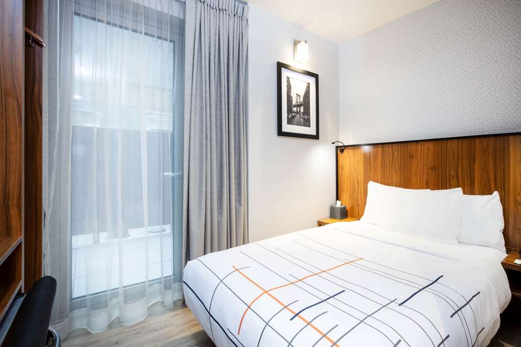 La Quinta Inn & Suites by Wyndham Times Square South - photo 27