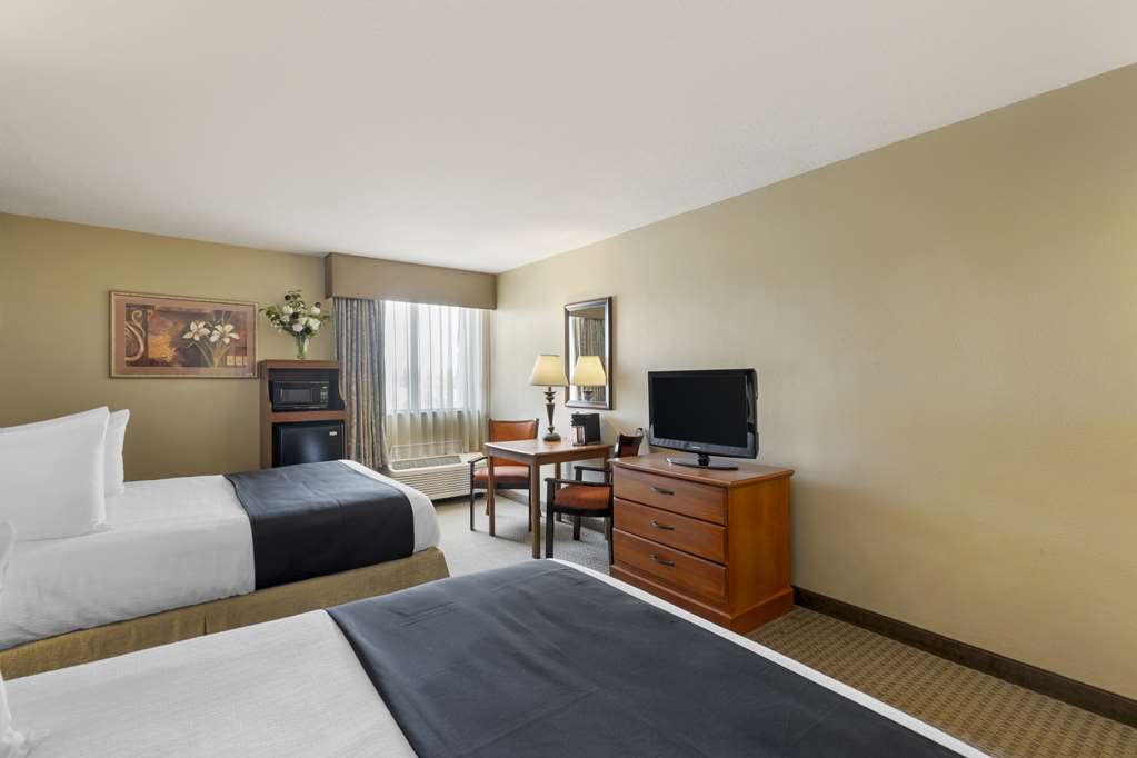 Best Western Plus The Charles Hotel - photo 37