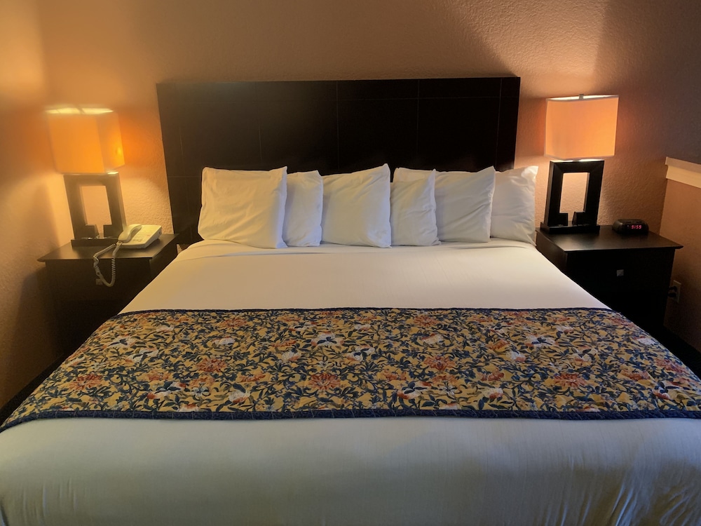 Lincoln Inn Express Hotel and Suites - featured photo
