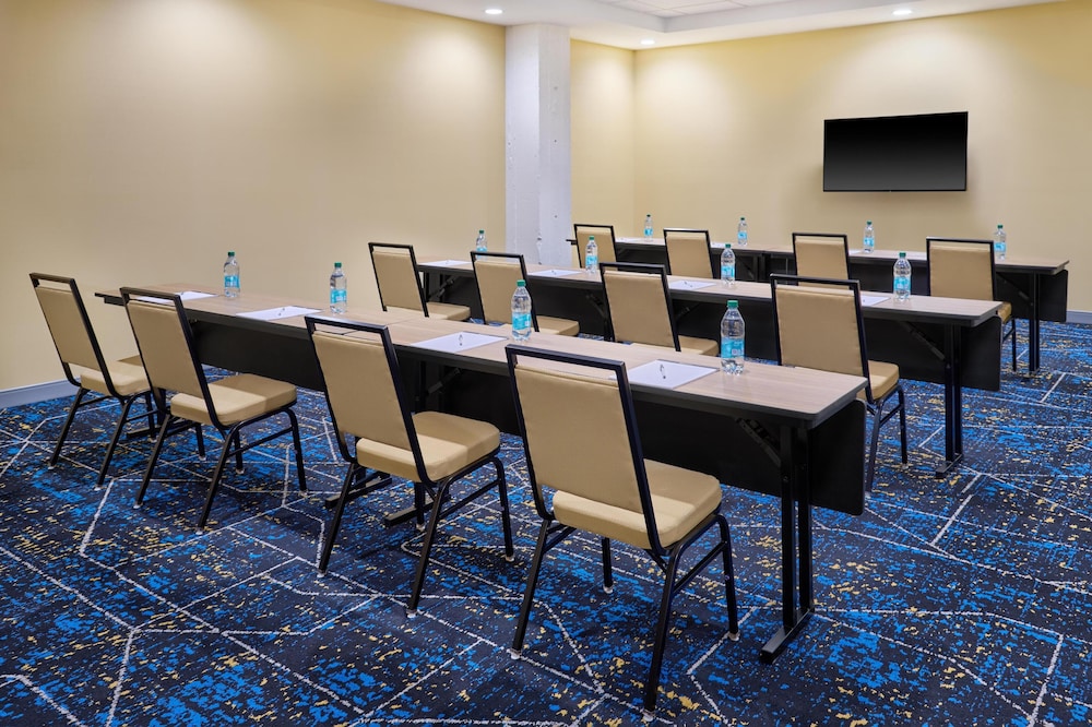 Hampton Inn by Hilton Lincoln Downtown - photo 39