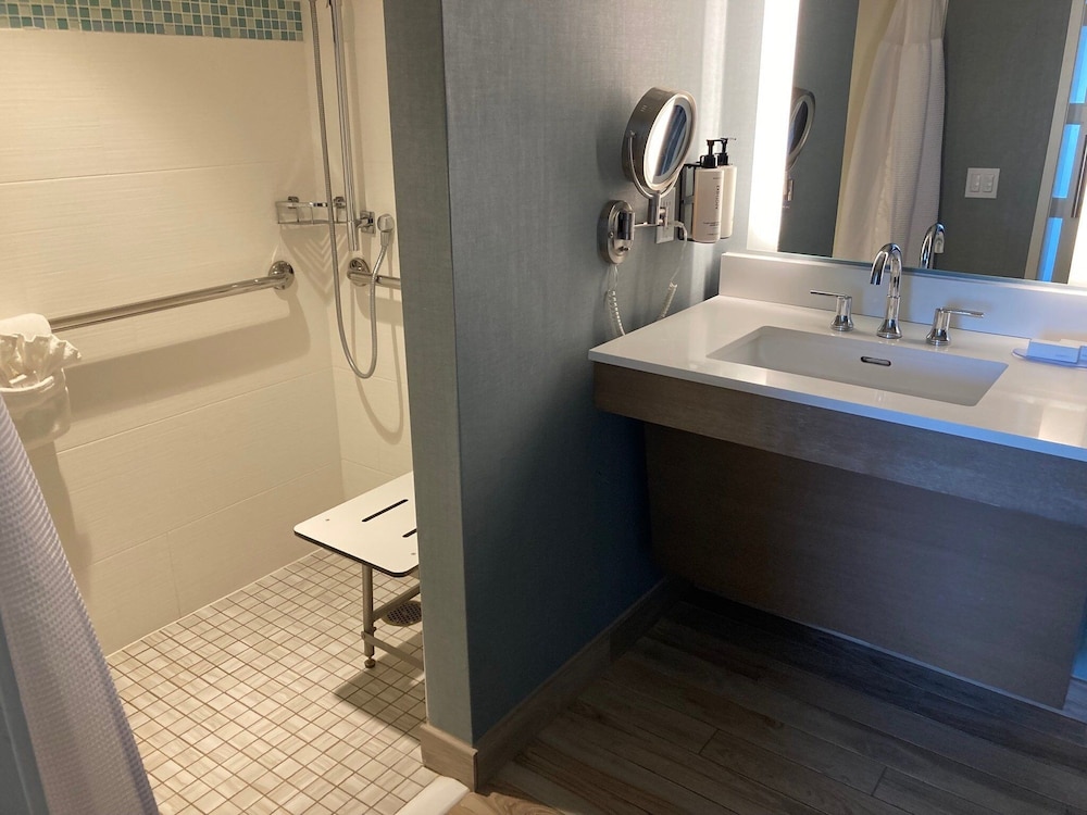 Crowne Plaza Ventura Beach by IHG - photo 18